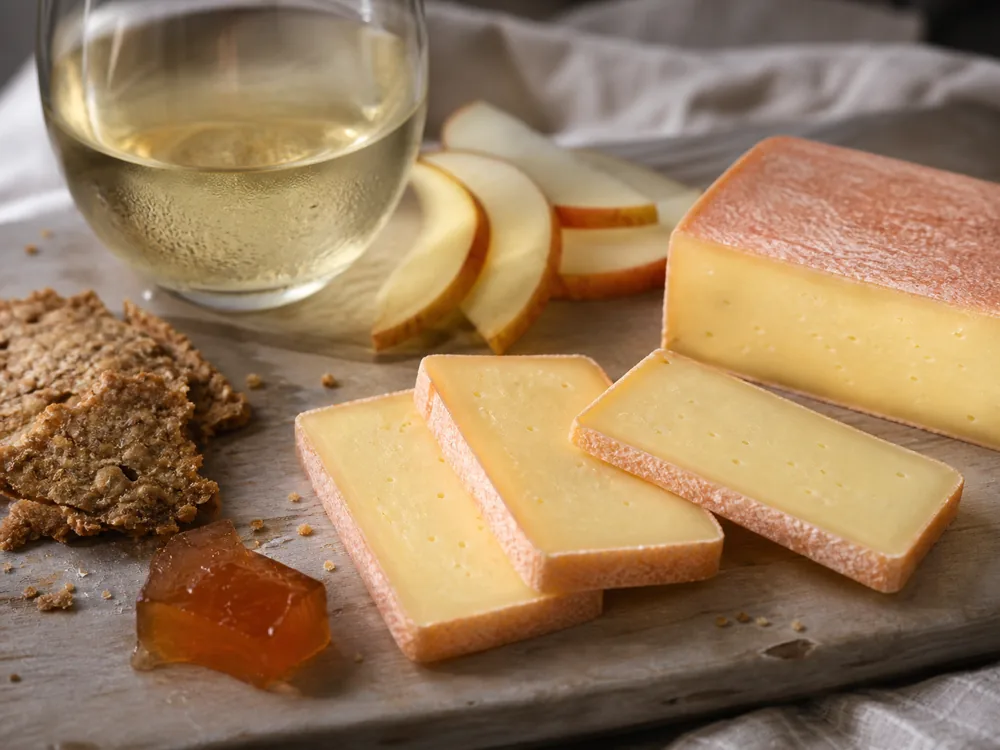 Admiral Collingwood-style washed-rind cheese with oat cakes, quince jelly, and chilled white wine - Admiral Collingwood | KnowTheCheese