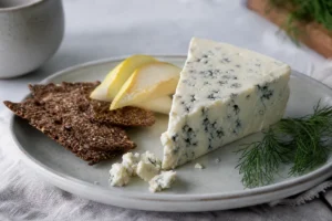 Finnish-style blue cheese wedge with rye crisps and pear - Aura Cheese | KnowTheCheese