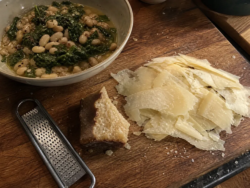 Canestrato-style cheese prepared as table shards and fine gratings | KnowTheCheese