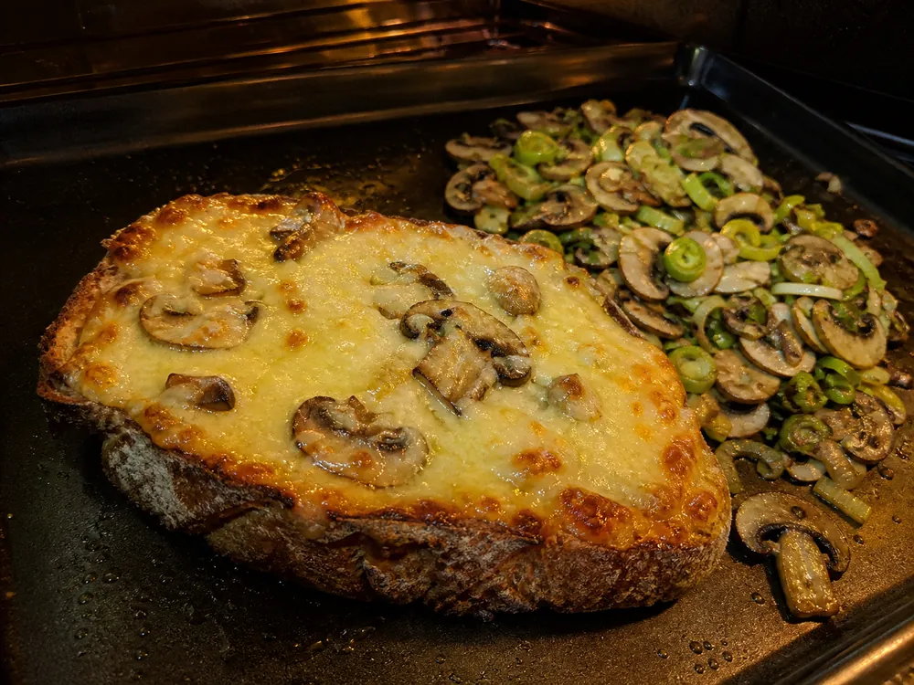 Country toast browned with washed-rind cheese mushrooms and leeks | KnowTheCheese