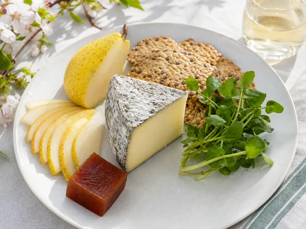 Cornish Yarg with pear quince watercress crackers and Riesling - Cornish Yarg | KnowTheCheese