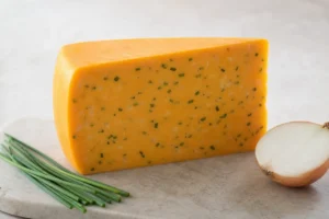 Cotswold cheese with green chives and pale onion pieces | KnowTheCheese