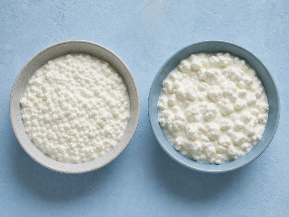 Small-curd and large-curd cottage cheese compared overhead - Cottage Cheese | KnowTheCheese