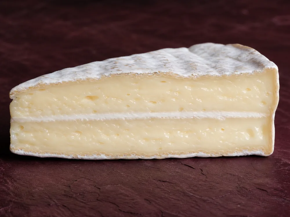 Ripe Coulommiers with a thin chalky center line - Coulommiers | KnowTheCheese