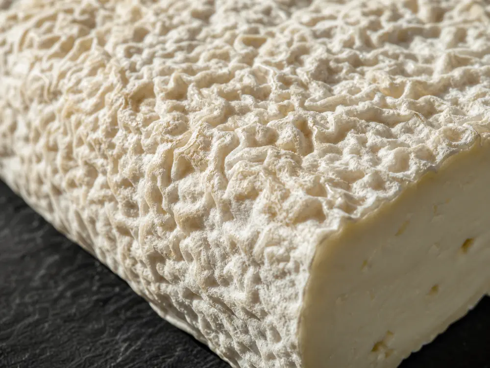 Fine cream-colored Geotrichum wrinkles on a soft cheese rind - Cremont cheese | KnowTheCheese