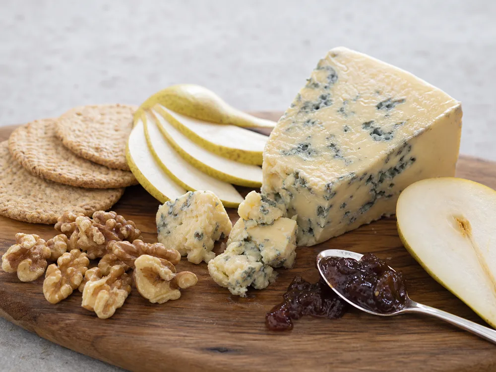 Devon Blue cheese served with pear oatcakes walnuts and chutney - Devon Blue | KnowTheCheese