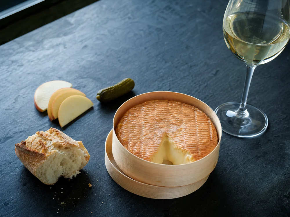 Ripe Epoisses with bread, apple, cornichon, and dry white wine - Epoisses | KnowTheCheese
