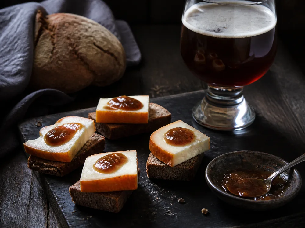 Herve cheese on dark bread with apple pear syrup and brown ale - Herve | KnowTheCheese