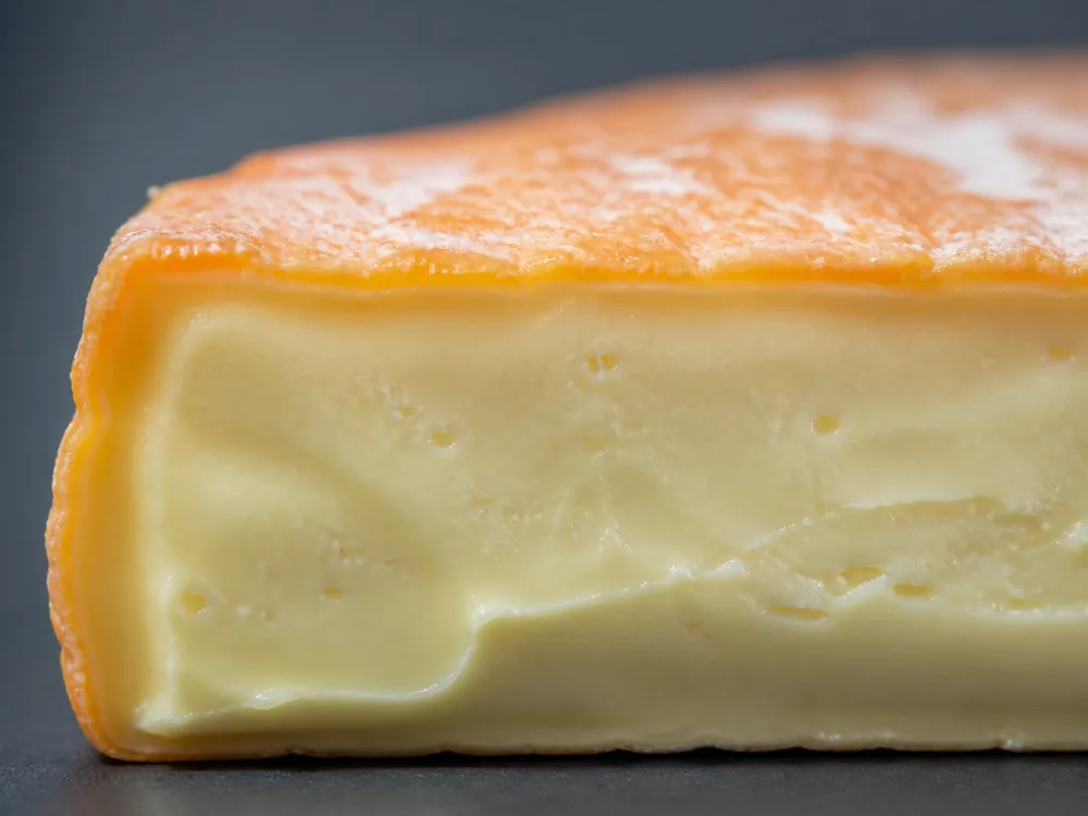 Thin orange rind and pale creamy paste in cross-section - Keltic Gold | KnowTheCheese