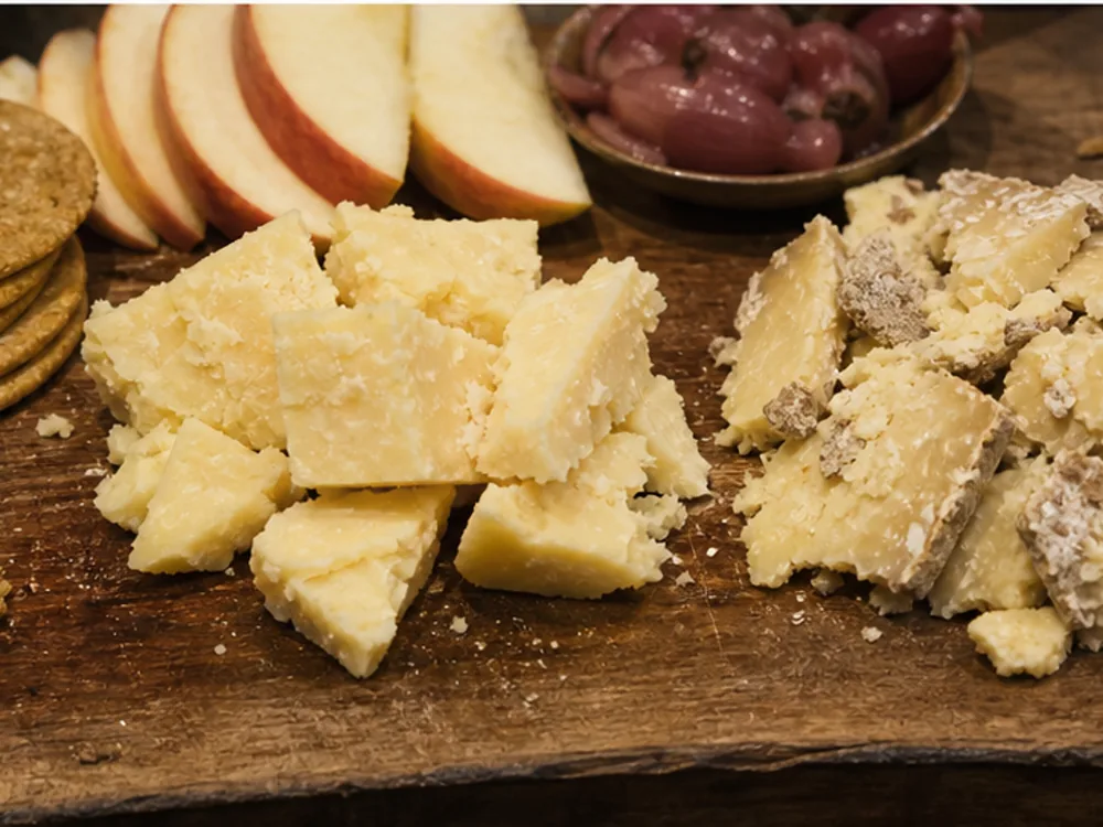 Lancashire center chunks and rind edge crumbles with apple oatcakes and cider - Kirkham's Lancashire | KnowTheCheese
