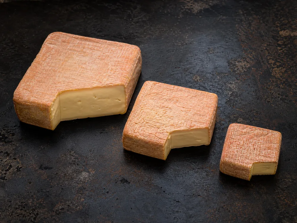 Large, medium, and small Pont-l'Eveque formats compared - Pont-l'Eveque | KnowTheCheese