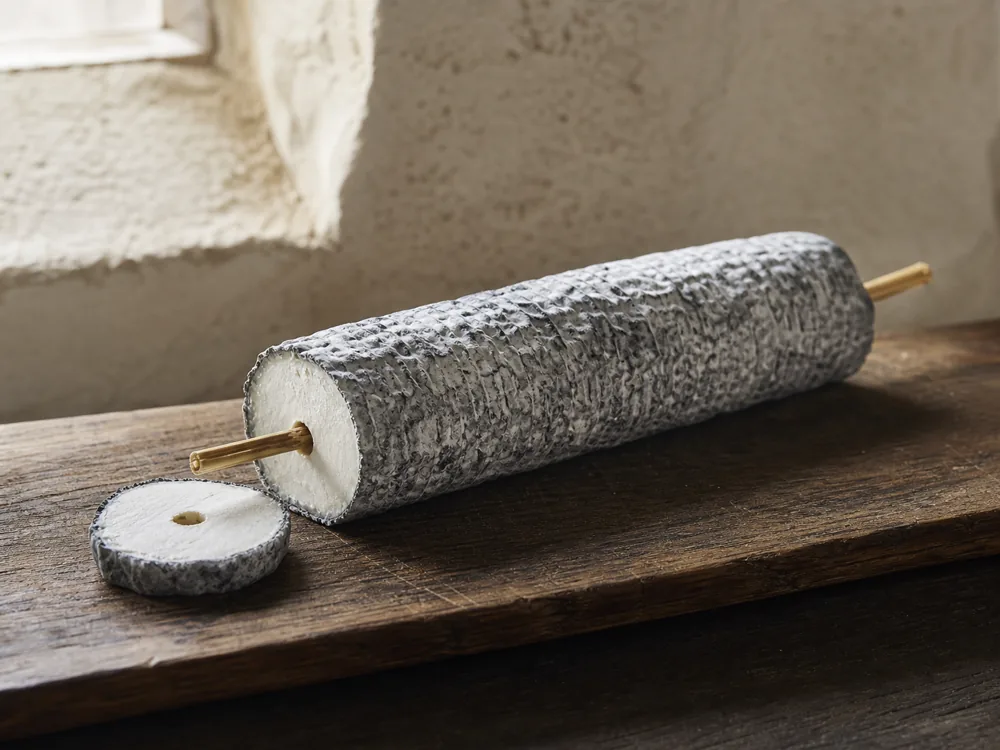 Sainte-Maure de Touraine log with its central rye straw - Sainte-Maure de Touraine | KnowTheCheese